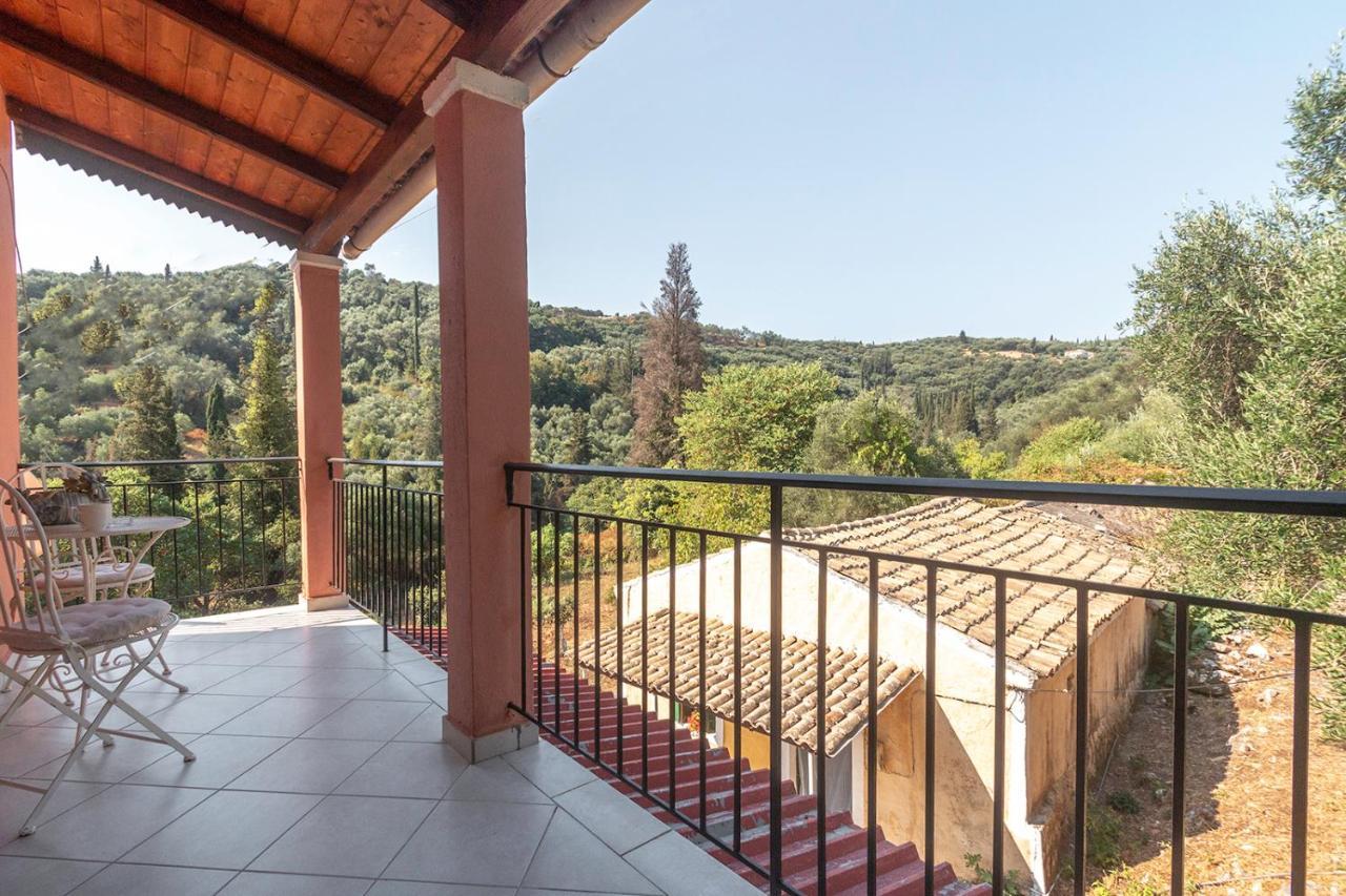 Ilia'S Holiday Home Peritheia Exterior photo