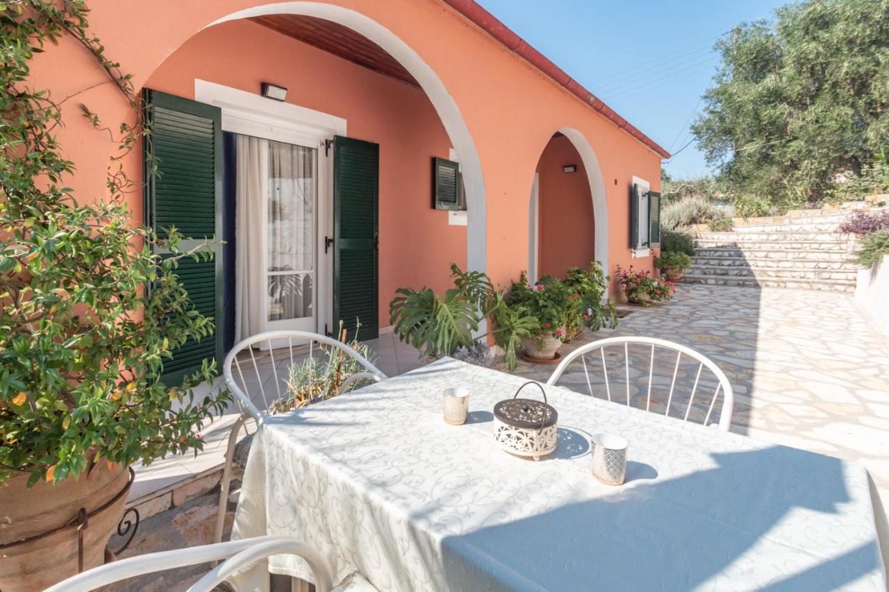 Ilia'S Holiday Home Peritheia Exterior photo